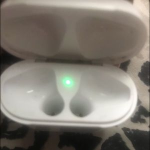 Portable Wireless Headphone Charger w Case